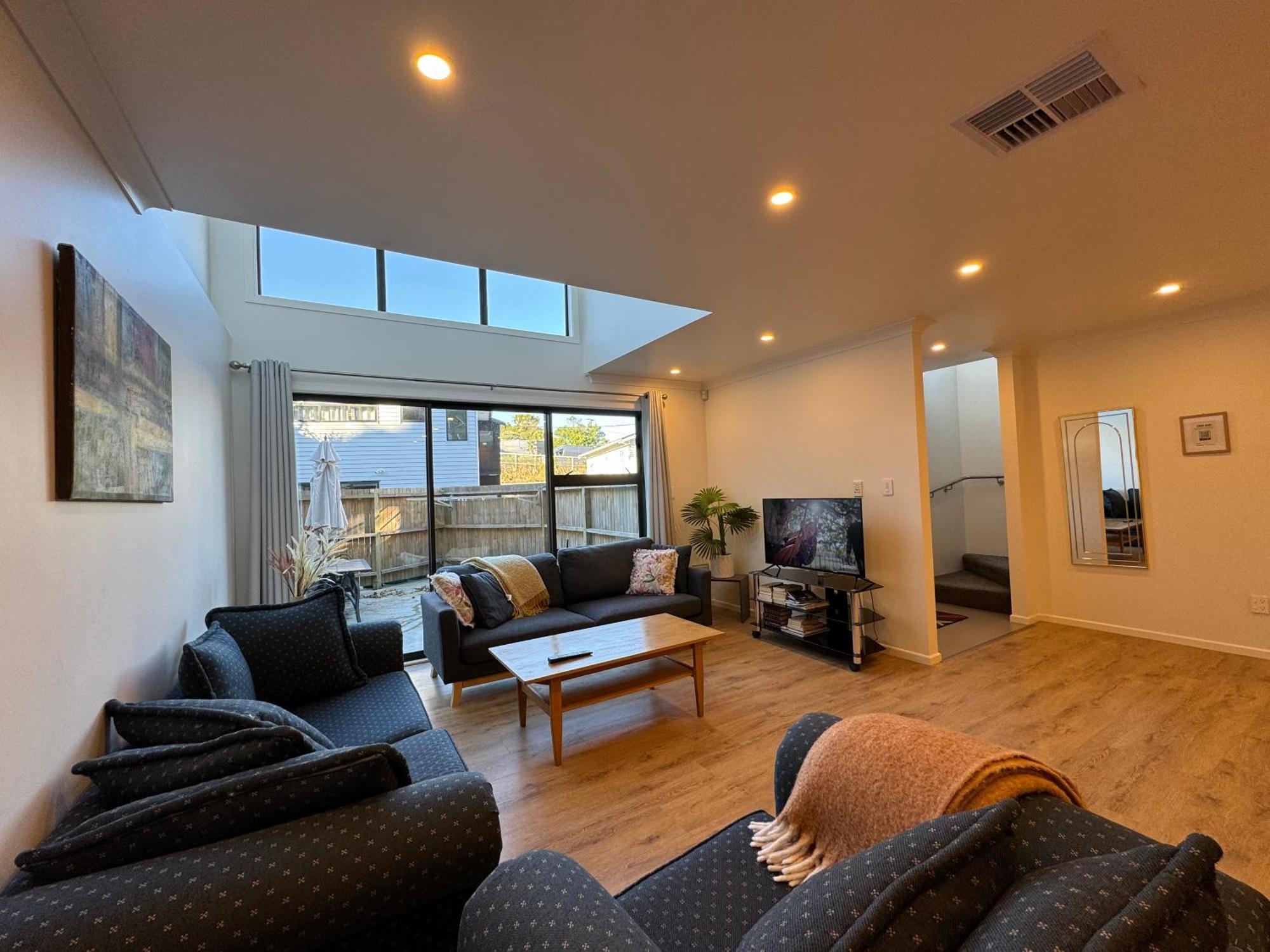 No Party Allowed, Entire Brand New 3 Bedroom Townhouse, Free Unlimited Fibre Wifi And Free Parking Wellington Exterior photo