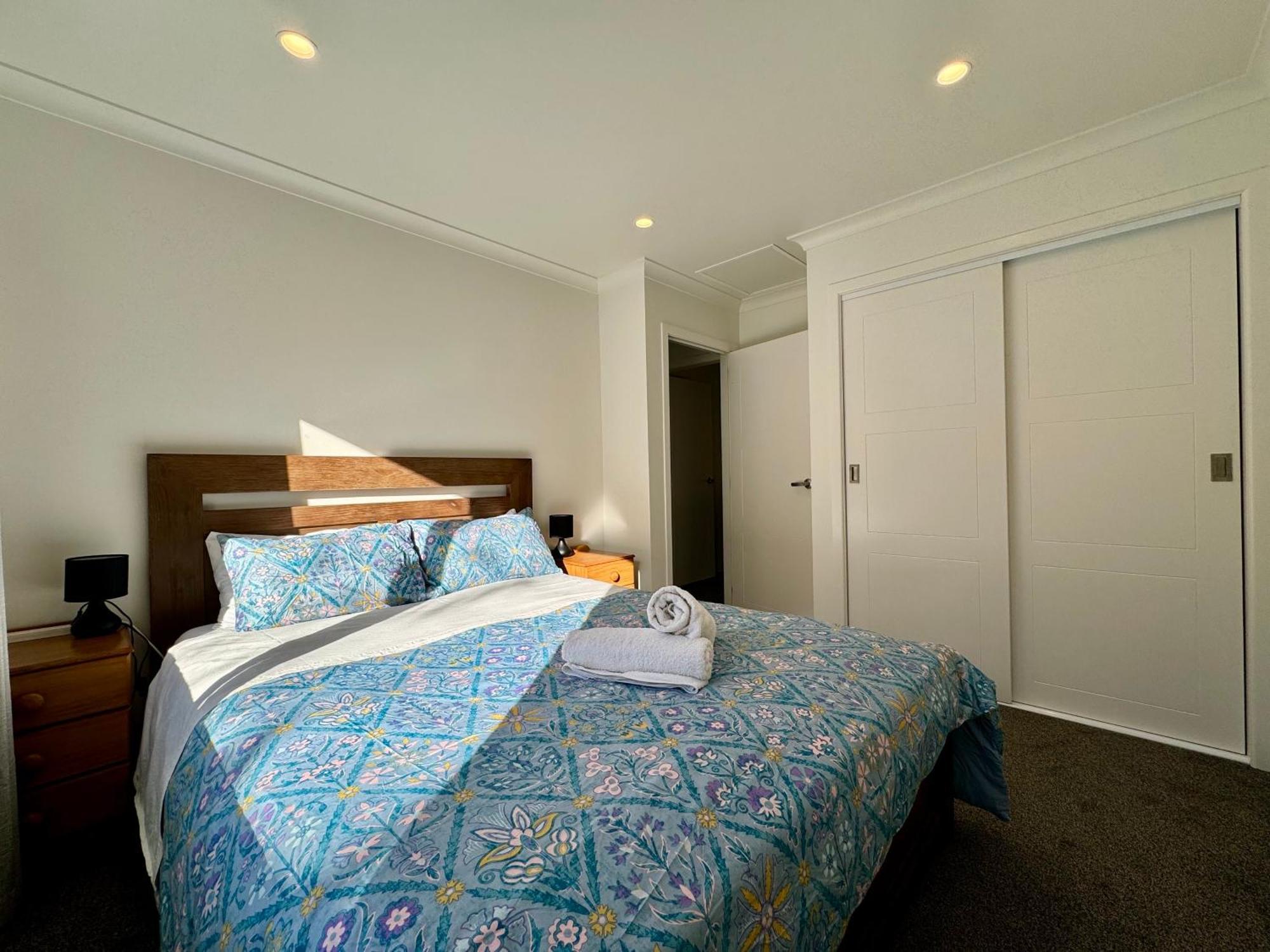 No Party Allowed, Entire Brand New 3 Bedroom Townhouse, Free Unlimited Fibre Wifi And Free Parking Wellington Exterior photo