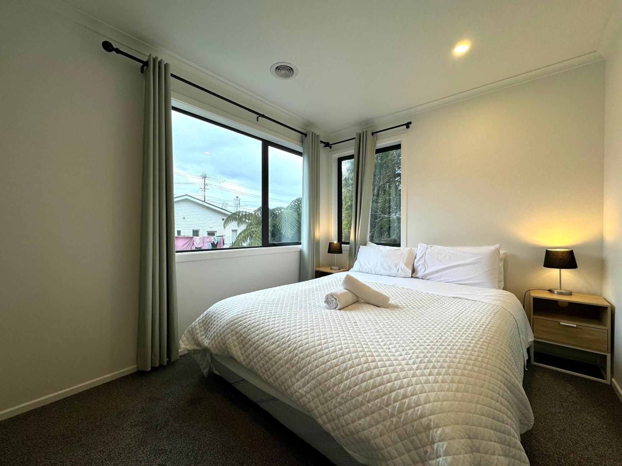 No Party Allowed, Entire Brand New 3 Bedroom Townhouse, Free Unlimited Fibre Wifi And Free Parking Wellington Exterior photo