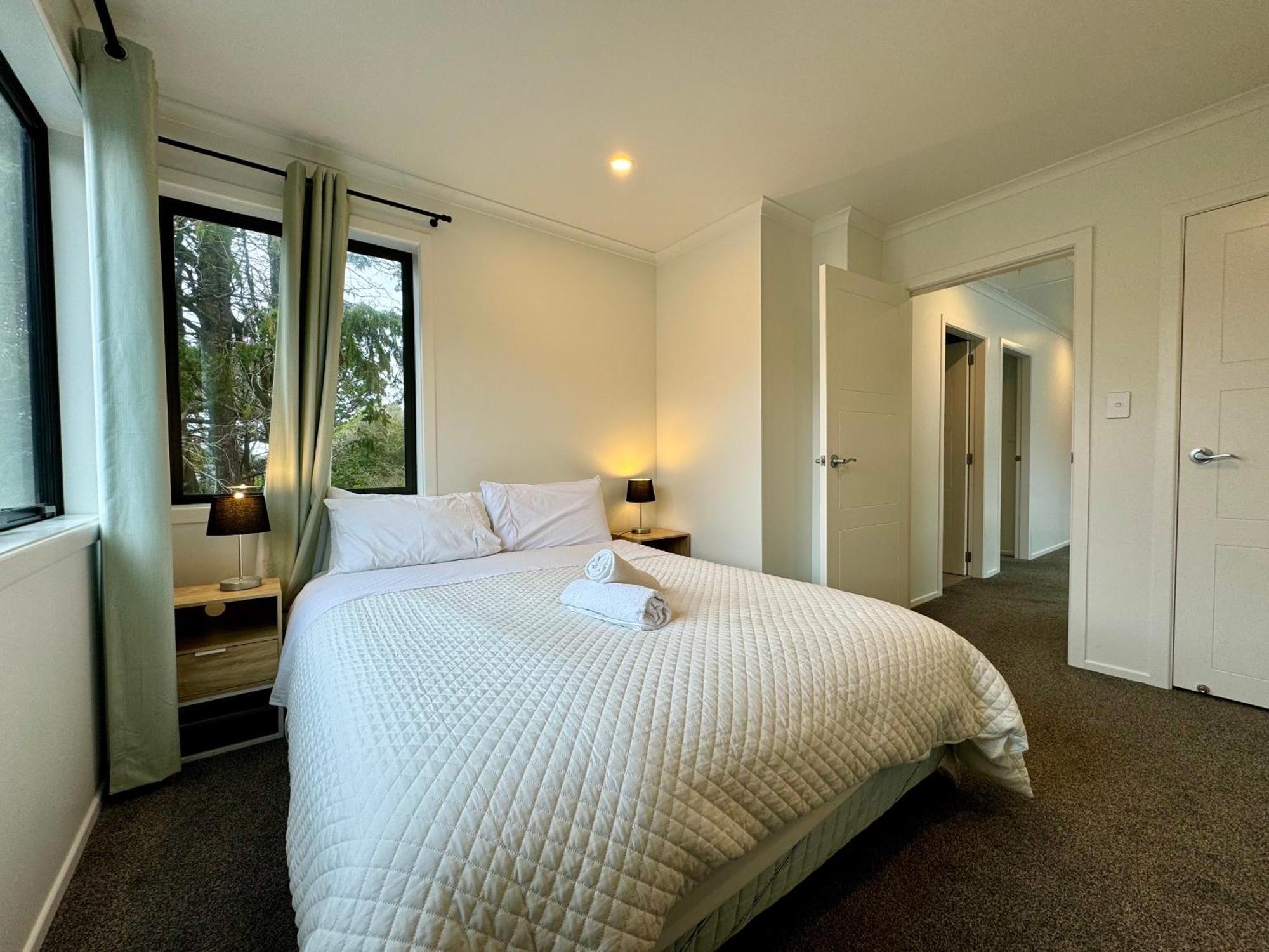 No Party Allowed, Entire Brand New 3 Bedroom Townhouse, Free Unlimited Fibre Wifi And Free Parking Wellington Exterior photo