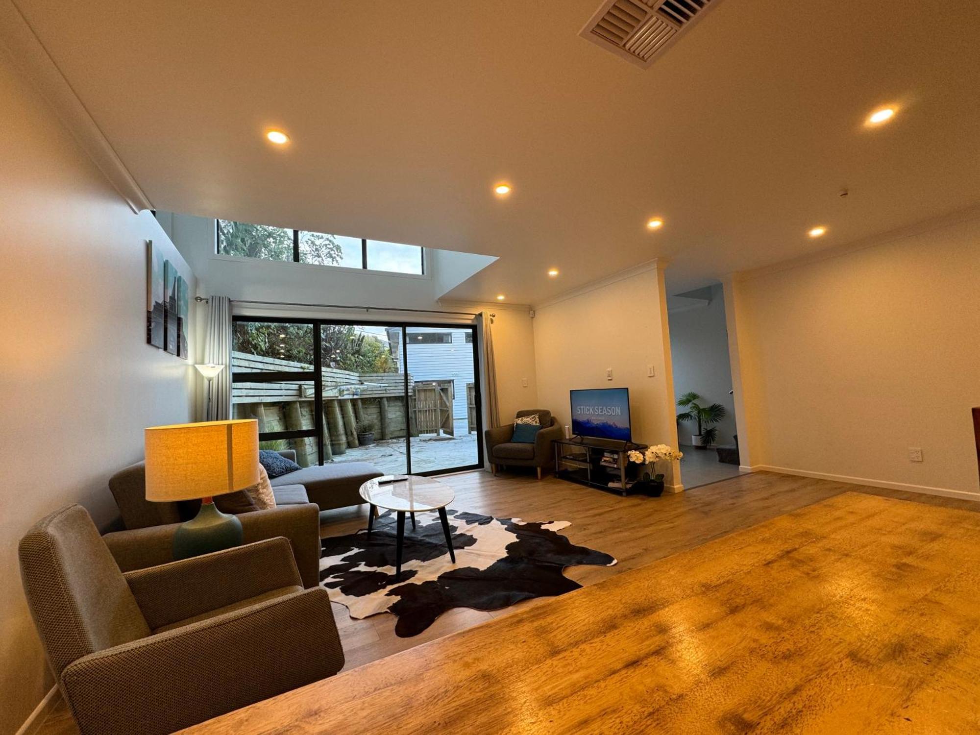 No Party Allowed, Entire Brand New 3 Bedroom Townhouse, Free Unlimited Fibre Wifi And Free Parking Wellington Exterior photo