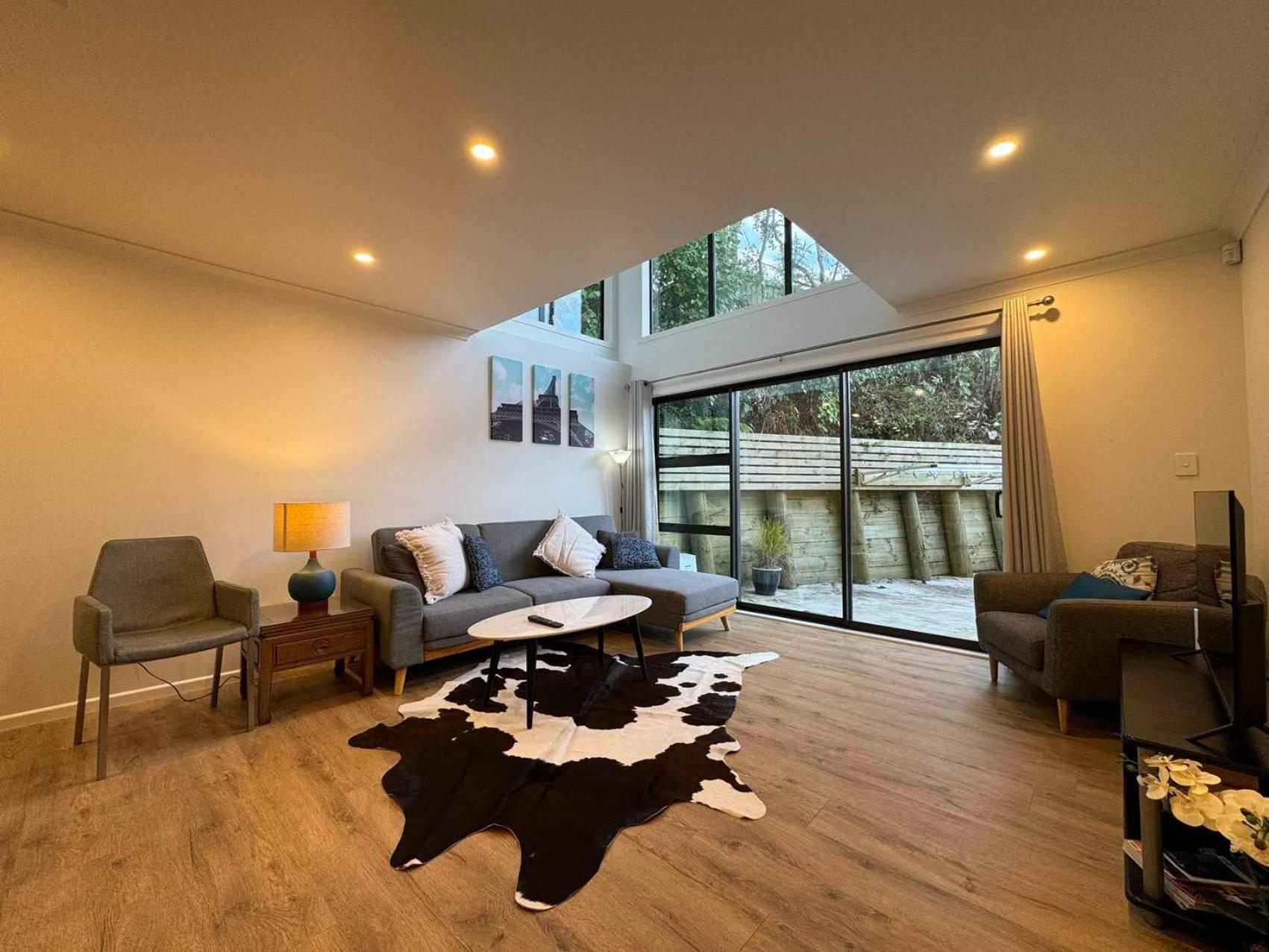 No Party Allowed, Entire Brand New 3 Bedroom Townhouse, Free Unlimited Fibre Wifi And Free Parking Wellington Exterior photo