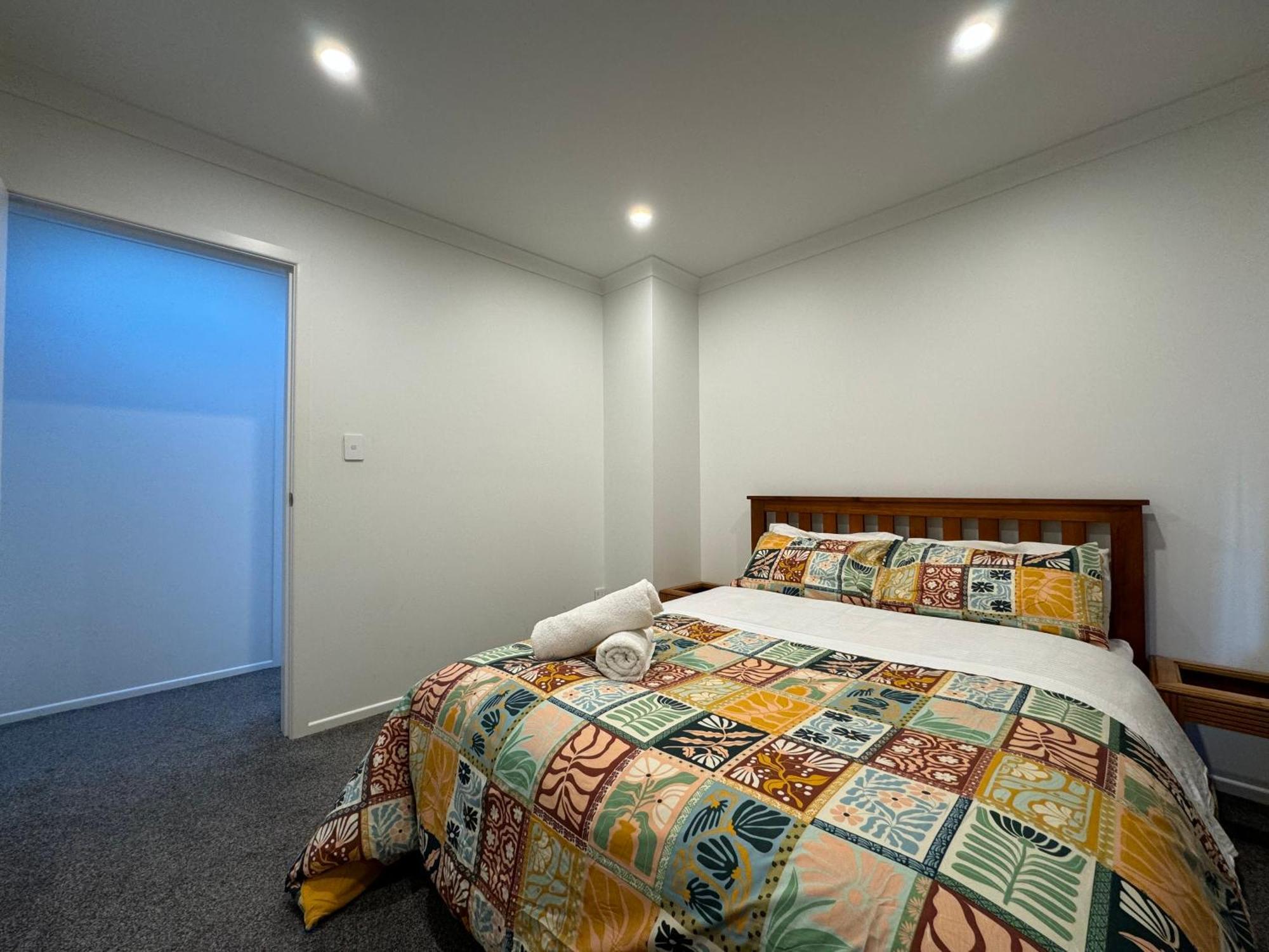 No Party Allowed, Entire Brand New 3 Bedroom Townhouse, Free Unlimited Fibre Wifi And Free Parking Wellington Exterior photo
